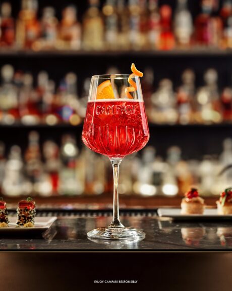 Campari — włoski likier, kieliszek, cocktail, beautyshot