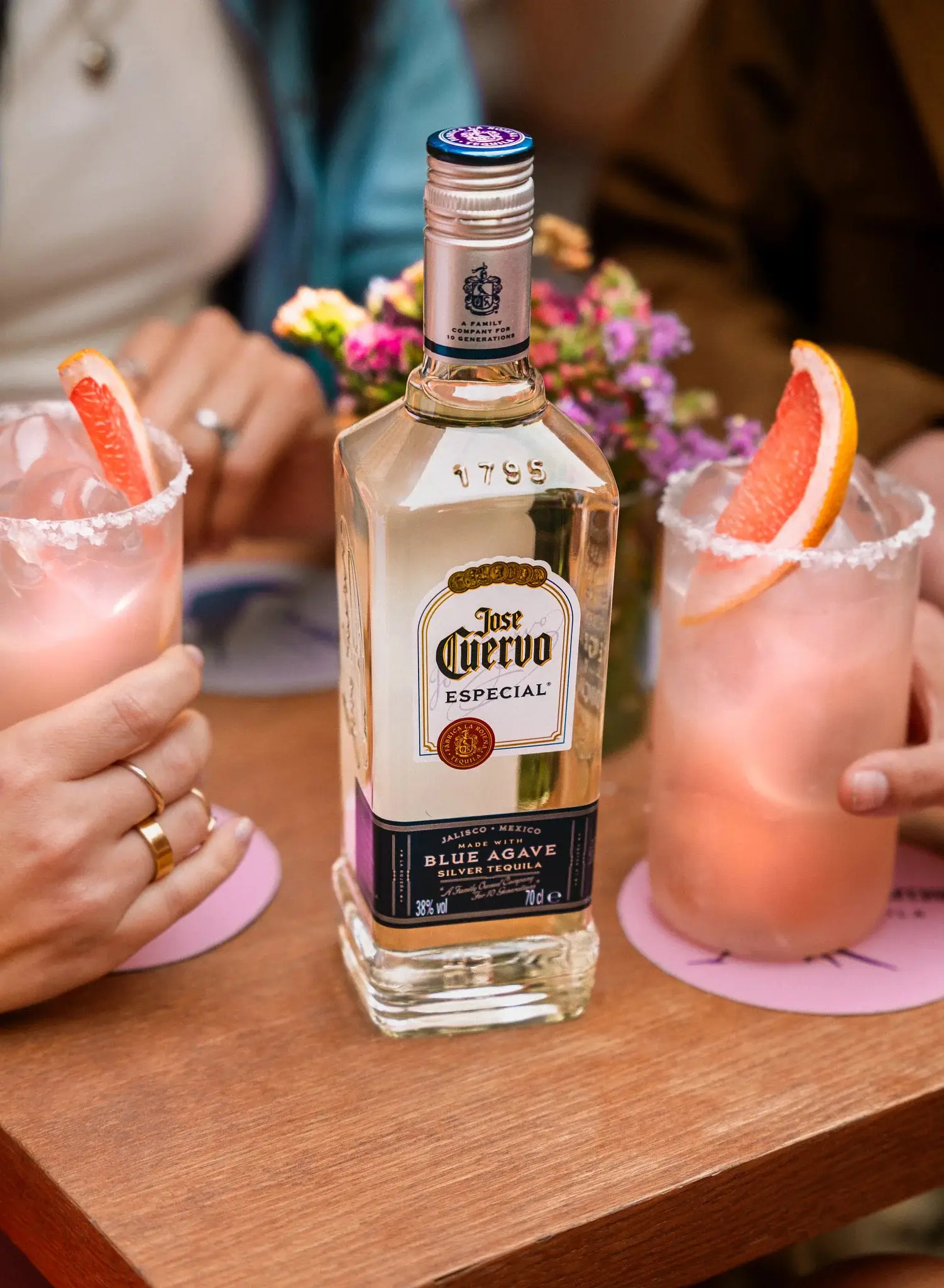 Jose Cuervo Epecial Silver — meksykańska tequila, butelka 700 ml, beautyshot, drinki
